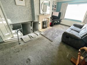 Lounge Diner- click for photo gallery